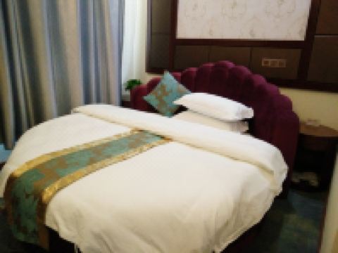 临夏伊星饭店 - 豪华圆床情侣间