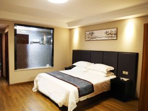 Tonglu Hongcheng Business Hotel