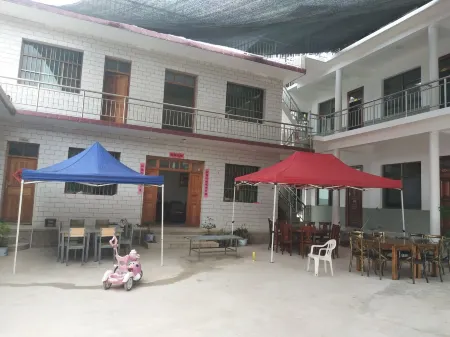 Tianshui Keyuanju Homestay (Maiji Mountain Scenic Area) Отели рядом с достопримечательностью «Maijishan Botanical Garden»