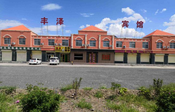 Gaotai Fengze Hotel