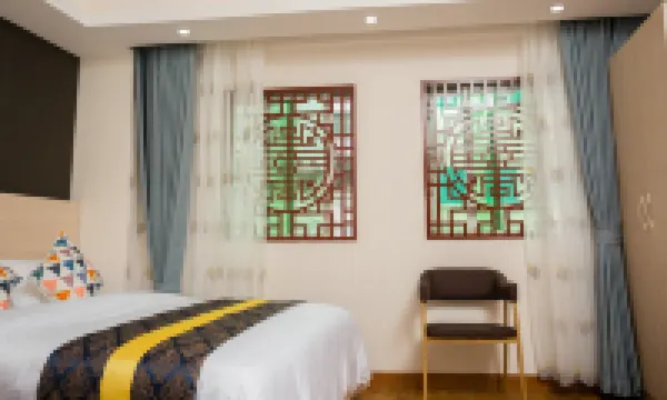 Haikou Xiehou Boutique Homestay (Bell Tower Qilou Old Street Branch)