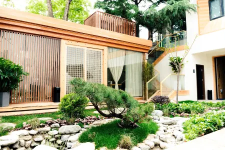 Liquan Jiuzhu Homestay Отели в г. Лицюань