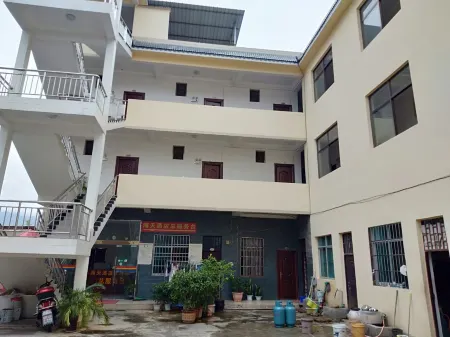 Yunxian Haitian Hotel Отели рядом с достопримечательностью «Yun County Happy Water World»