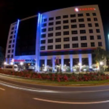 皮特什蒂溫德姆華美達酒店