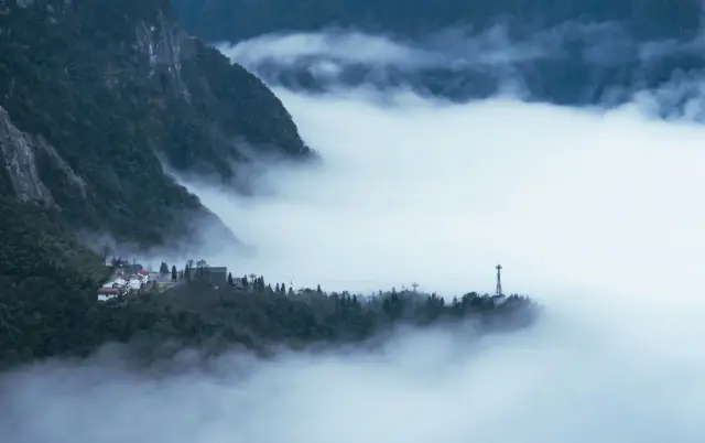 Sea of Clouds Sightseeing on Wugong Mountain