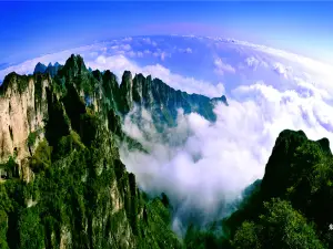 Wanxian (“Ten Thousand Divinities”) Mountain Scenic Area