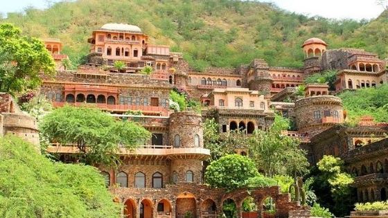 Day Excursion to Neemrana Fort from Delhi