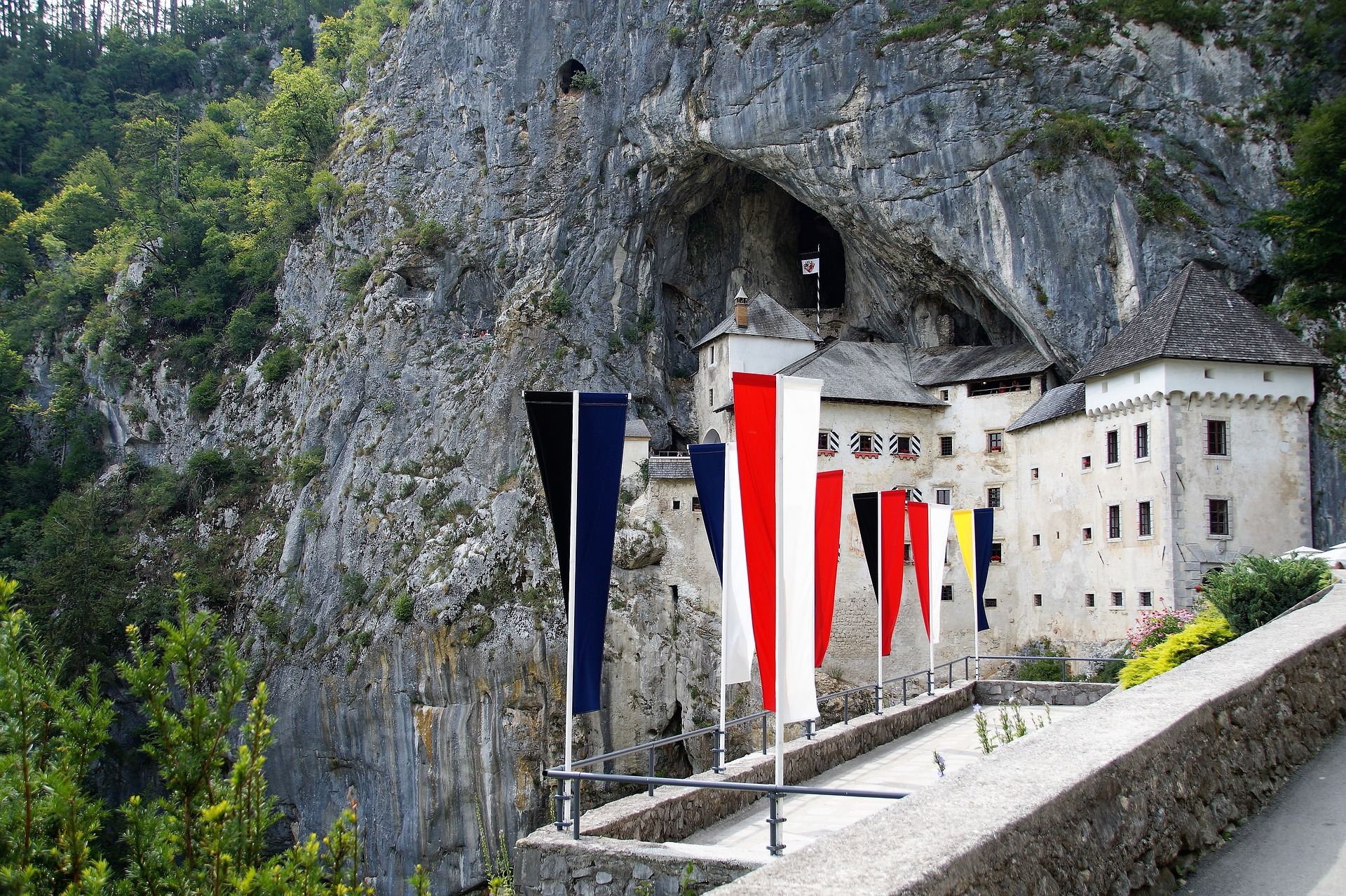 Slovenia Predjama Castle + Postojnska Caves Half-Day Tour|Premium small group