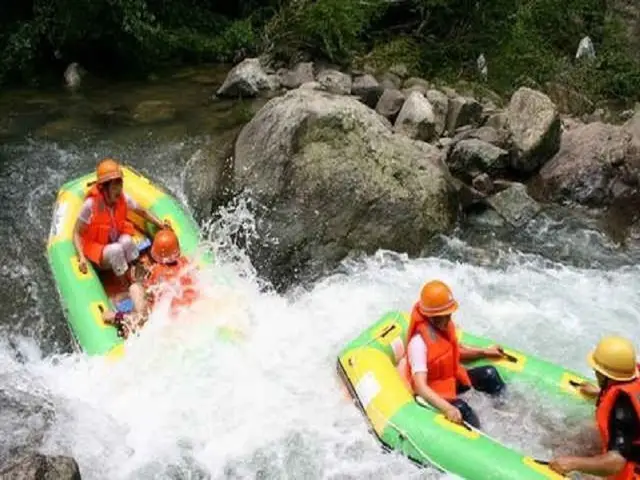 Rafting in Xinchang
