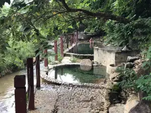 七仙瑤池野溪溫泉