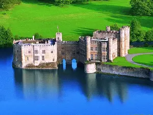 Private Day Tour to Beautiful Leeds Castle, Kent, from London