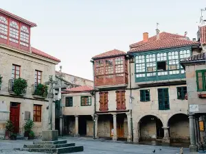 Squares of Pontevedra: Permanent scenarios of history