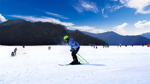 Skiing in Huzhou