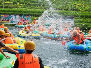 Guilin Shi'ertan Drifting