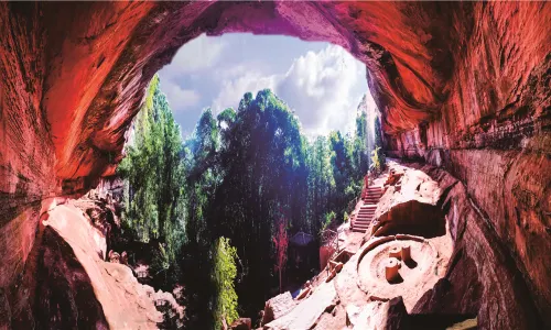 HONGSHIYEGU SCENIC AREA GUIDE