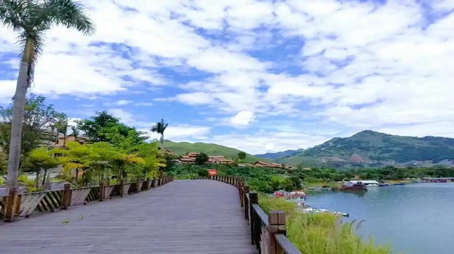 Hotels near Beipanjiang Grand Canyon