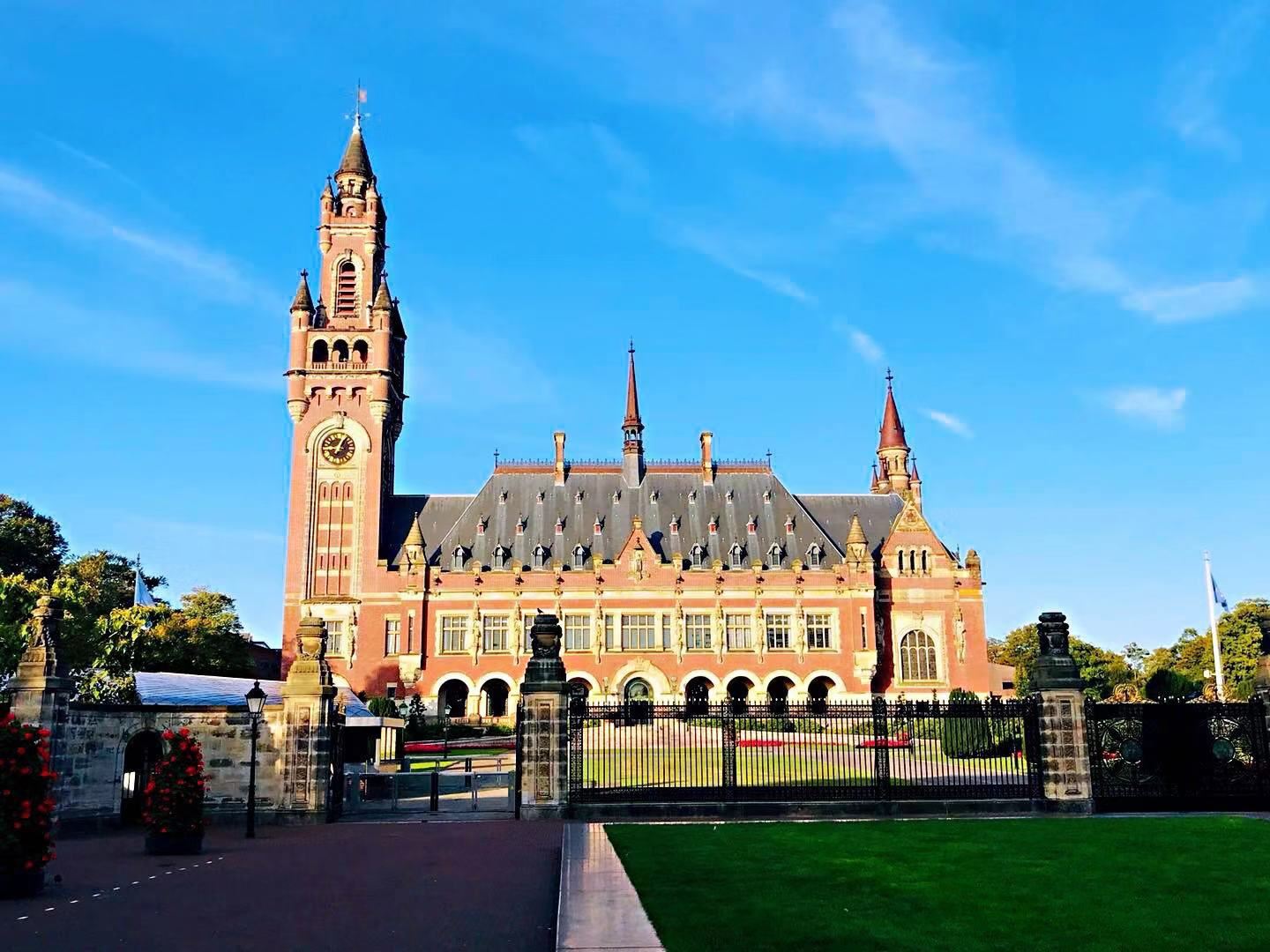 Rotterdam, Delft and The Hague Day Tour Incl. Hotel Pick Up, Small Group Tour