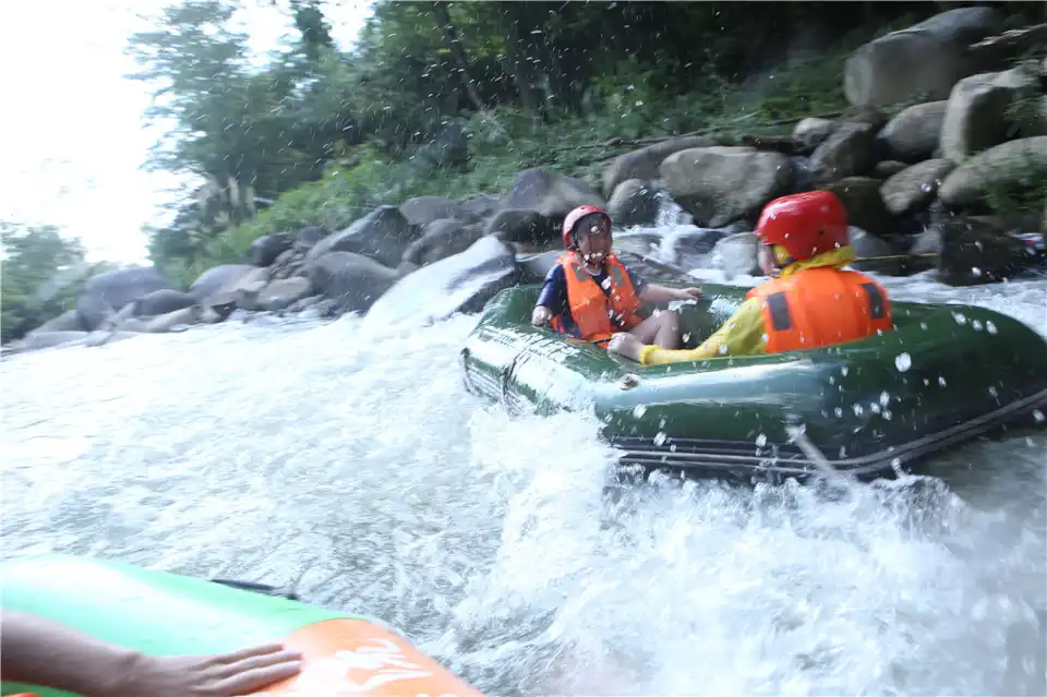 4_Daweishan Free Island Forest Valley Adventure Rafting