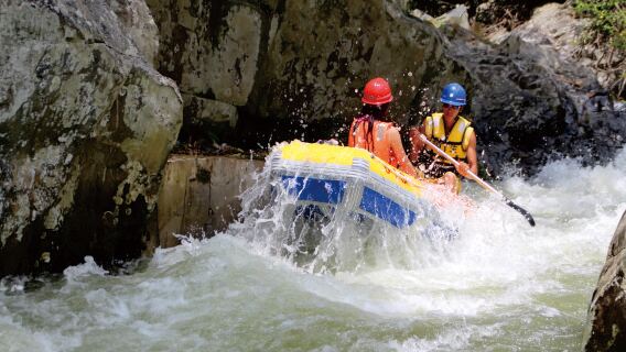 ทัวร์ส่วนตัวหนึ่งวันในซานย่า: ล่องแก่งที่หุบเขา Wuzhishan และผจญภัยกลางแจ้ง