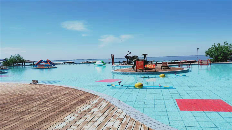 Lianhuan Lake Hot Spring Resort 