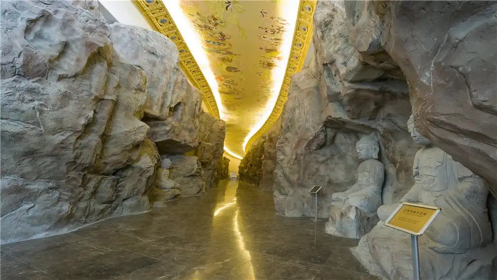 Hotels near Tiandi Carved Stone Garden