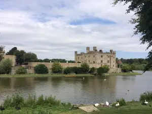 Leeds Castle and Canterbury Private Tour 