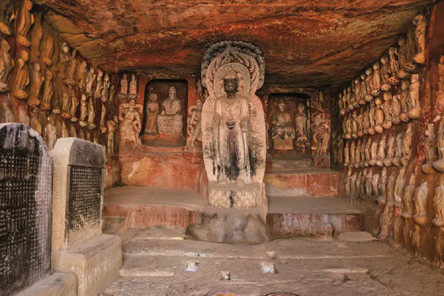 Qianfo (Thousand Buddha) Cliff