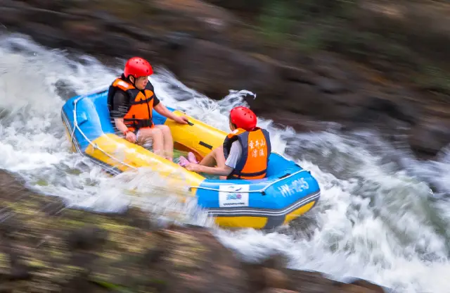 Rafting in Yingtan