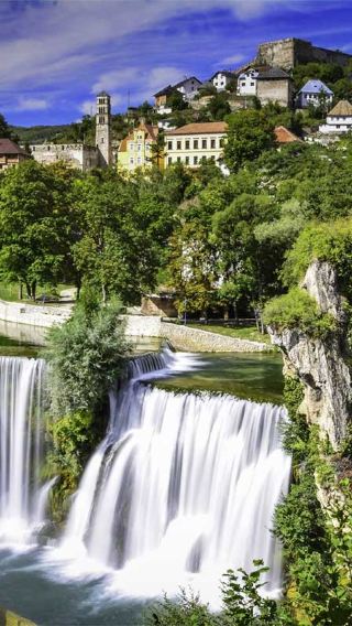 1-day tour to the medieval town of Bosnia and Herzegovina and the waterfall in Jajce from Sarajevo