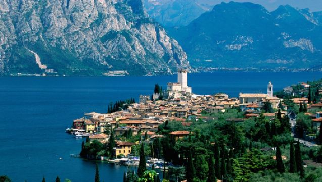 Milan Lake Como private charter day tour with Chinese-speaking driver service