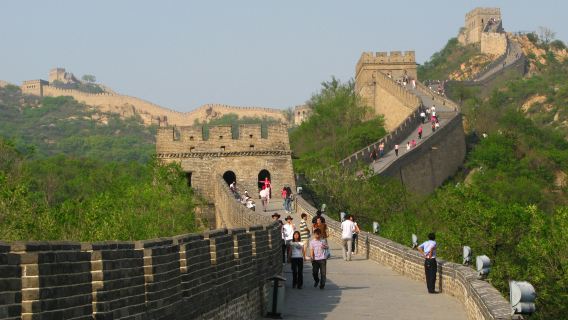 三つの世界遺産を廻る　八達嶺万里の長城と明の十三陵、頤和園1日観光　昼食付き＜ホテル送迎付き／日本語ガイド／1名催行＞