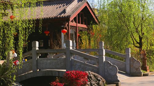 Qianfo (Thousand Buddha) Cliff