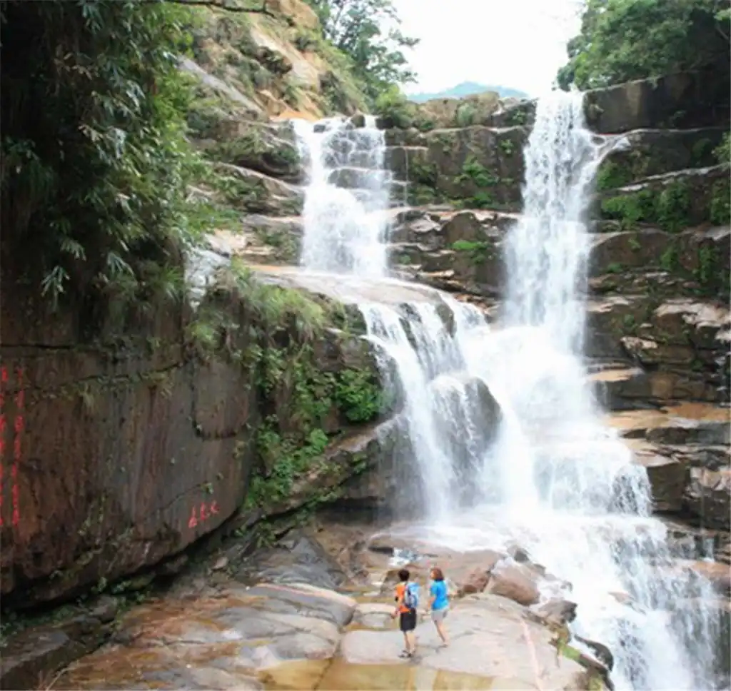 Các khách sạn gần Qinglong Great Waterfall