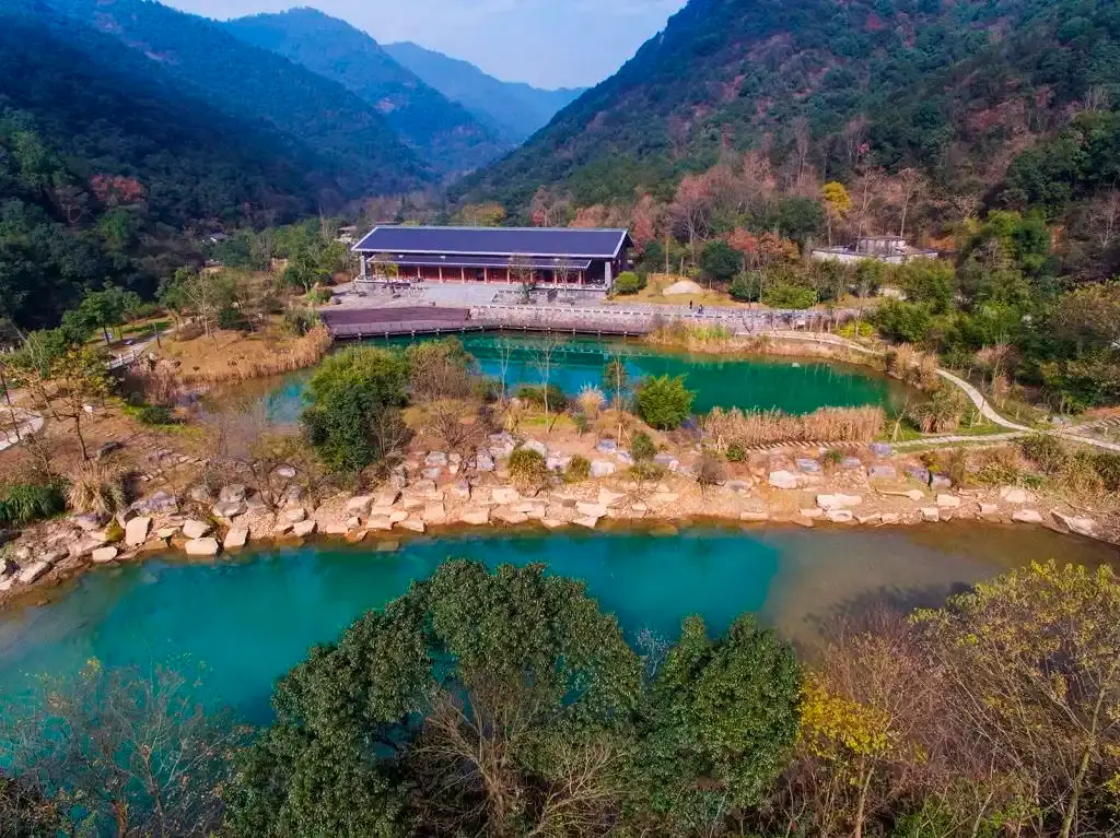 Hotels near Huang Gongwang's Reclusive Place