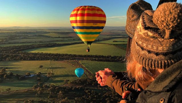 Gold Coast City Byron Bay Sunrise Hot Air Balloon Ride [Includes Vineyard Alpaca Champagne Breakfast, Transfers, Flight Certificate, No Printing Required, Taxes Included]