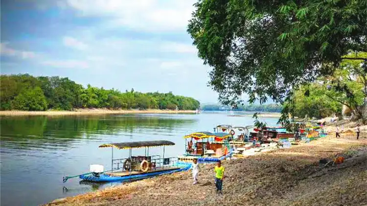 잔디밭 가마 주변 호텔