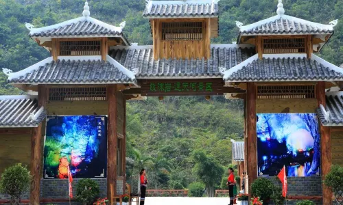 通天地下河景區
