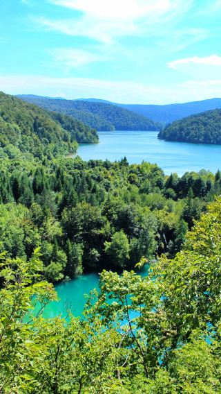1-day tour from Zagreb to Plitvice Lakes | World Natural Heritage + In-depth experience of folk village