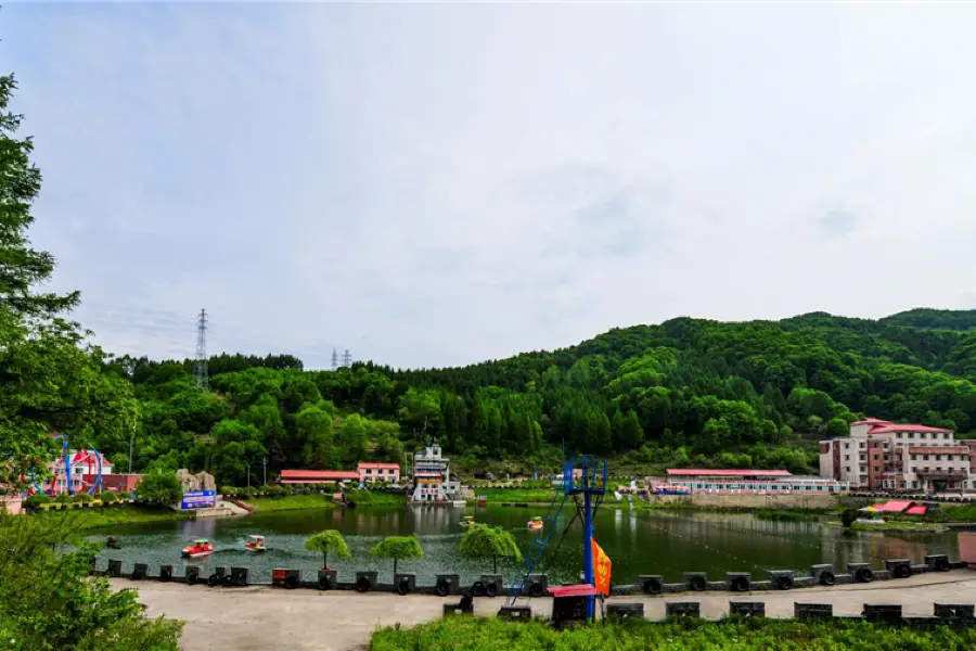 Qianye Lake Scenic Area