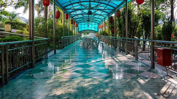 Baiyun Hot Spring Mountain Villa