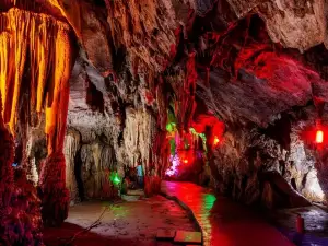 Shennongjia Shenlong Cave