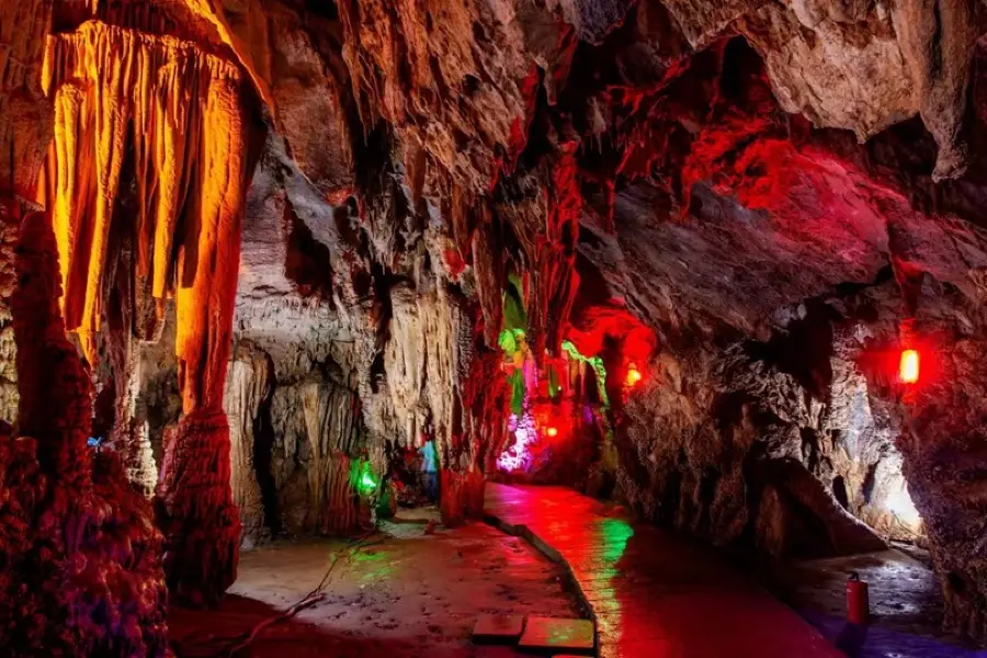 Shennongjia Shenlong Cave