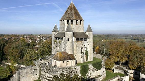 法國巴黎來回普羅萬庫洛米耶一日遊中文包車私人導覽中世紀建築遺跡