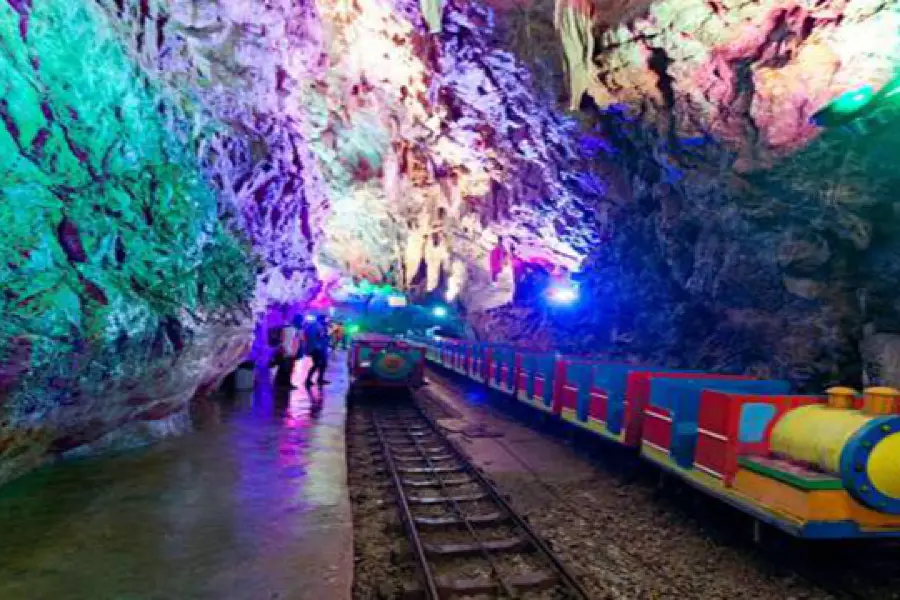 Yishui Cave