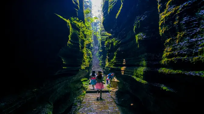 2_Enshi Suobuya Stone Forest Scenic Area