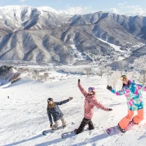 湯澤中里滑雪渡假村