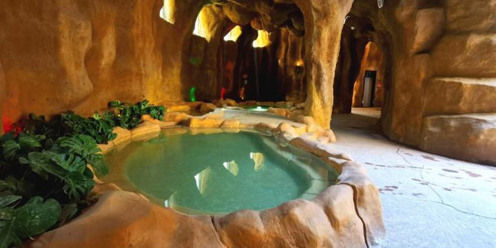 Lingshi Hot Spring