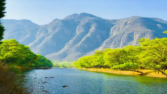 太行赤壁懸流景區