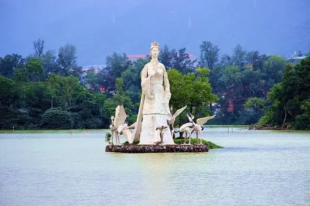 Zhaoqing Xinghu Tourist Scenic Area Offers Free Admission to Students