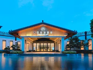 Slender West Lake Hot Spring Resort